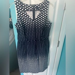 Tommy Hilfiger. Size med. blue and white spotted design